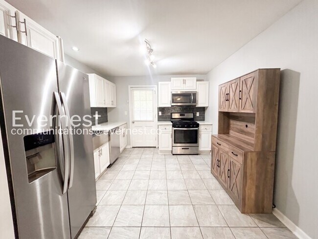Photo - 797 Casplan St SW