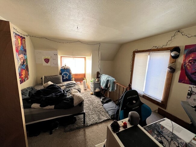 Photo - 2944 N Maryland Ave Unit Upper