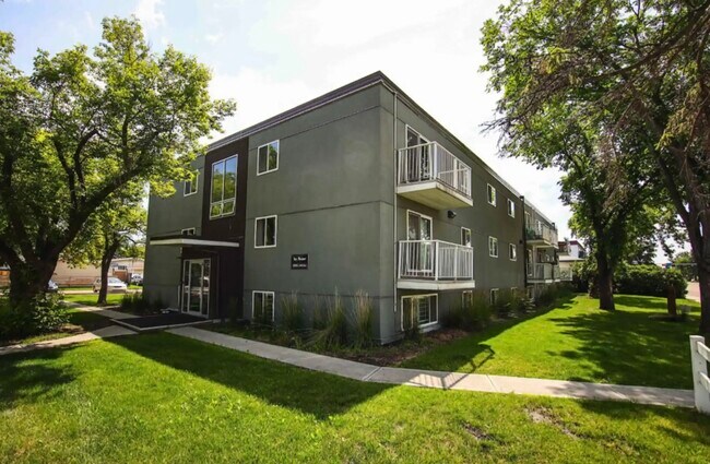 Building Photo - 15525 103 Av NW Unit 305