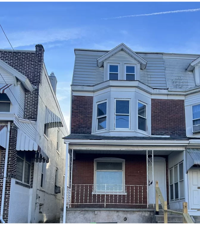 The owner is considering Section 8 tenants... - The owner is considering Section 8 tenants... House