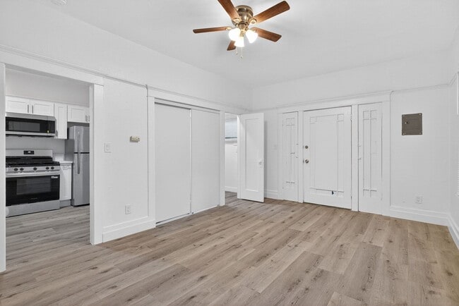 Photo - 1049 E 5th St Unidad B