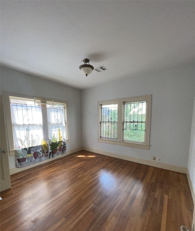 Photo - 4716 Crawford St