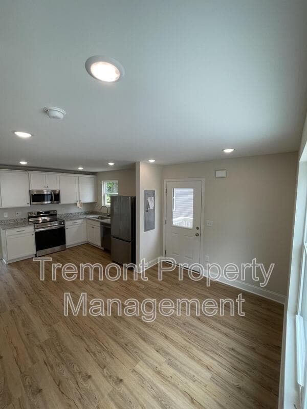 Photo - 1904 Lynnbrook Ave