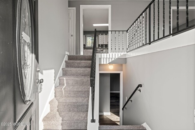Photo - 2344 Fernwood Ave