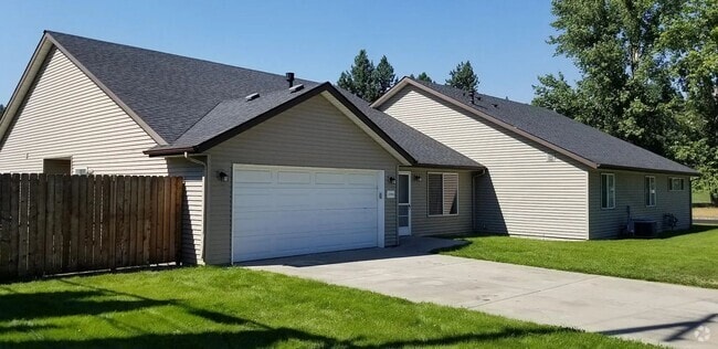Building Photo - 2202 W Appleway Ave/2192 W Fairway Drive Unit 2202 W Appleway Ave Rental
