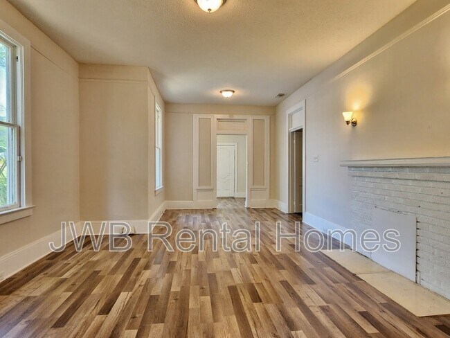 Photo - 3401 N Pearl St