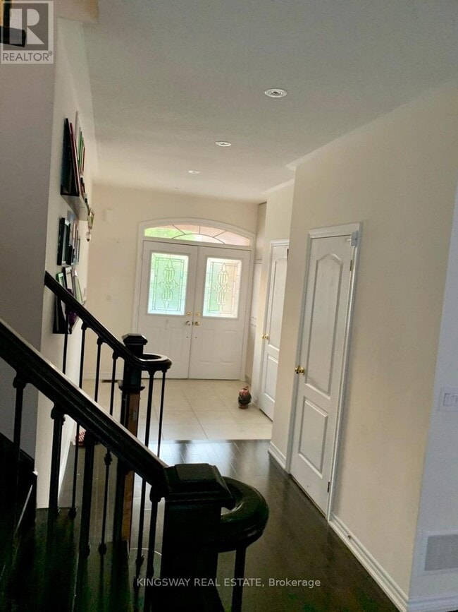 Photo - 158 Minto Cres