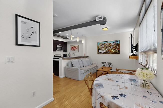 Photo - 343 Platinum St SW