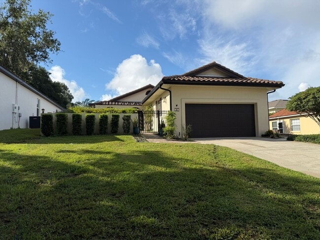 6 Forest Ln