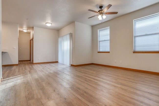 Photo - Beautiful 2 Bedroom 2.5 Bathroom Duplex in Great Washougal Location! Beautiful Finishes!