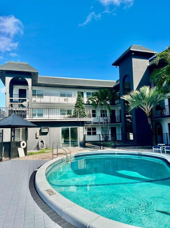 Photo - 1100 NE 9th Ave Unit 305