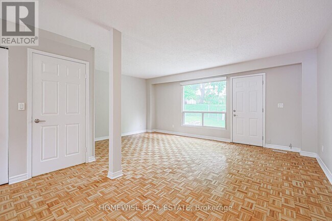 Photo - 560 Waverly St N