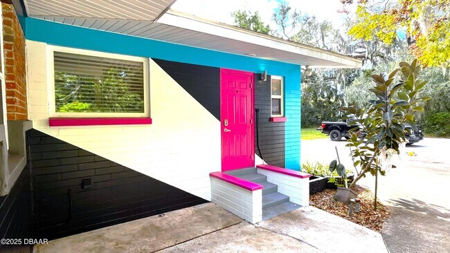 Building Photo - 236 N Keech St Unit Apt N