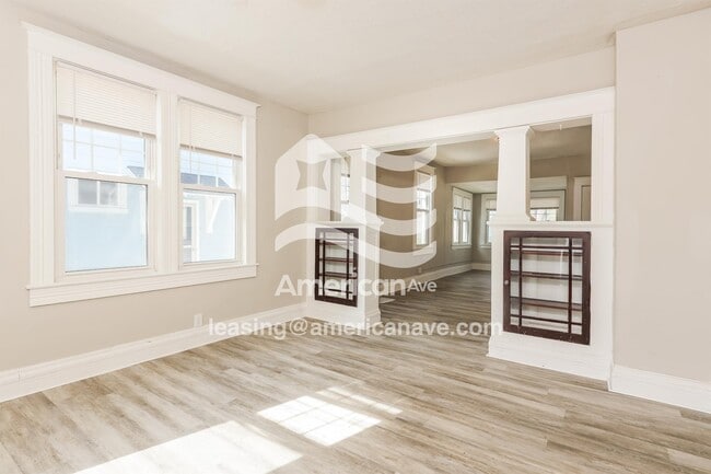 Photo - 1317 44th St