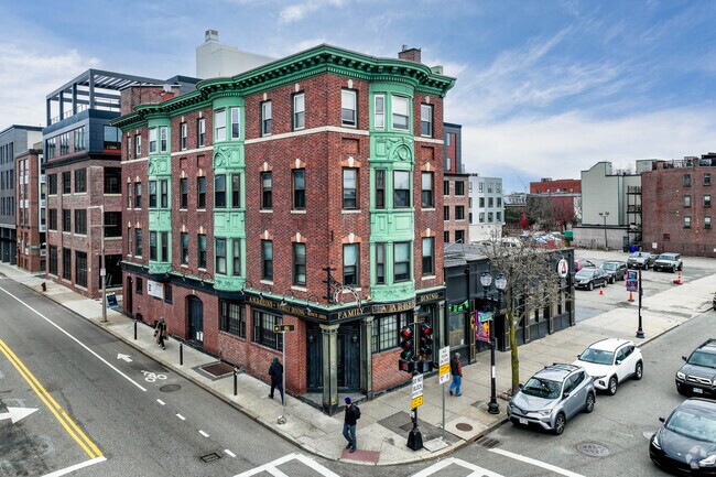 80 W Broadway está ubicado en el submercado South Boston de Boston. - 80 Broadway #5A Penthouse