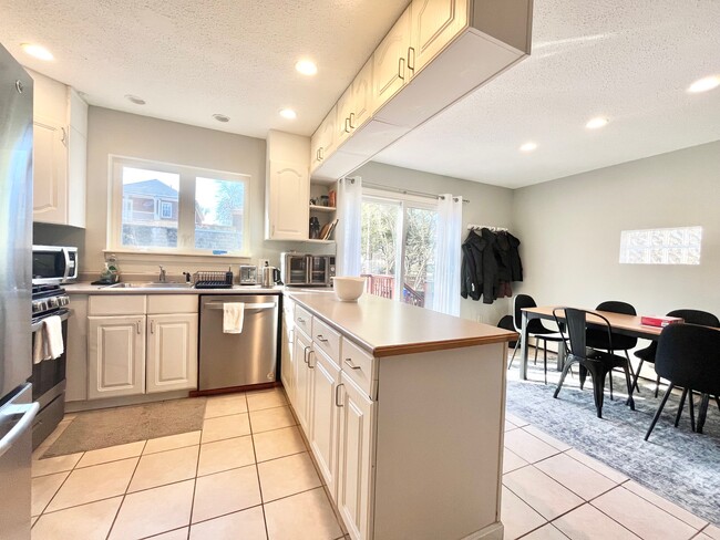 Building Photo - 148 Thorndike St Rental