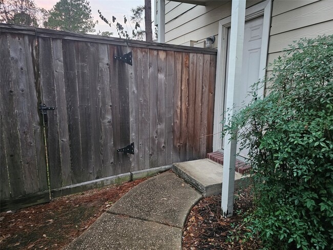 Photo - 35 S Avonlea Cir