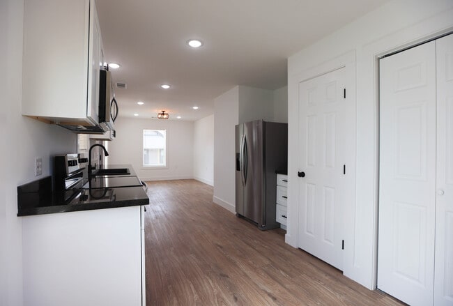 Photo - 313 Douglas St