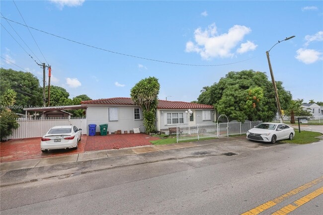 Photo - 450 NW 40th Ct