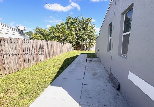 Photo - 1730 SW 64th Ave