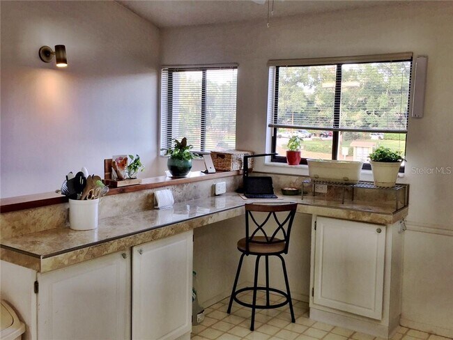 Large Kitchen - 4438 Middlebrook Rd Unit 4438