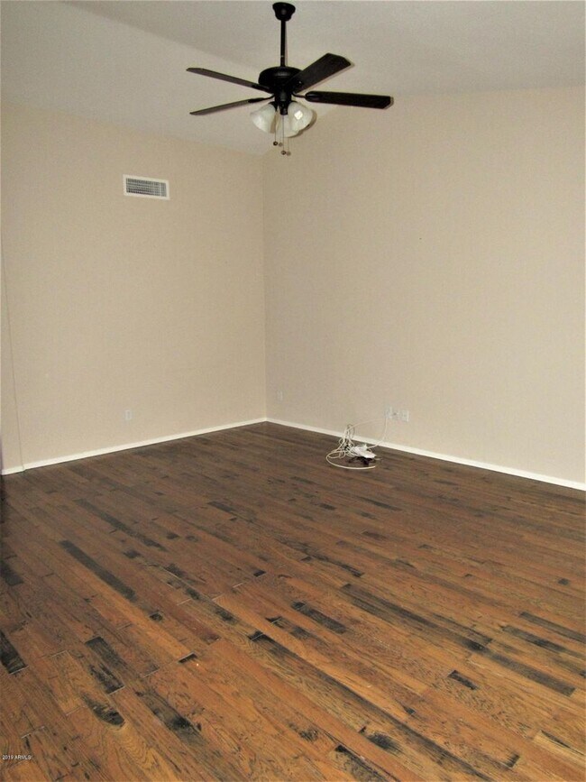 Photo - Beautiful 3 bed/2 bath home with tons of upgrades in Gilbert! Close to downtown!