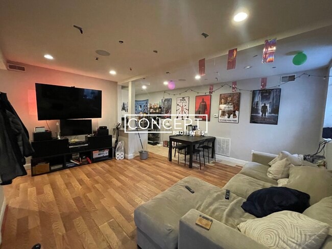 Photo - 721 Parker St