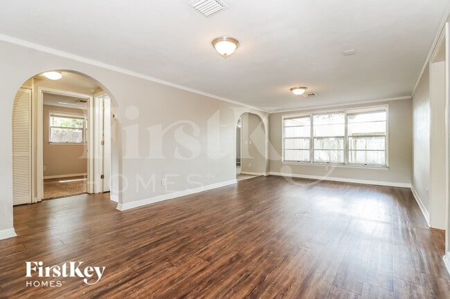 Photo - 645 Lexington St