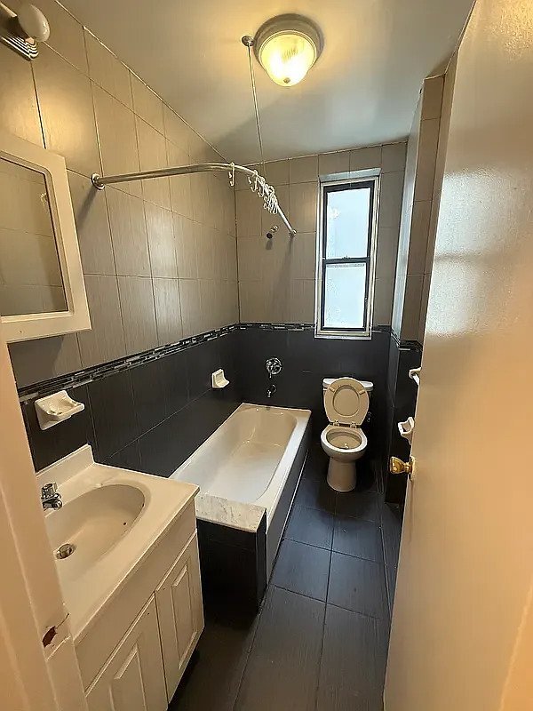 Photo - 161 E 115th St Unidad 3R