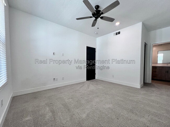 10954 N Honeysuckle Dr
