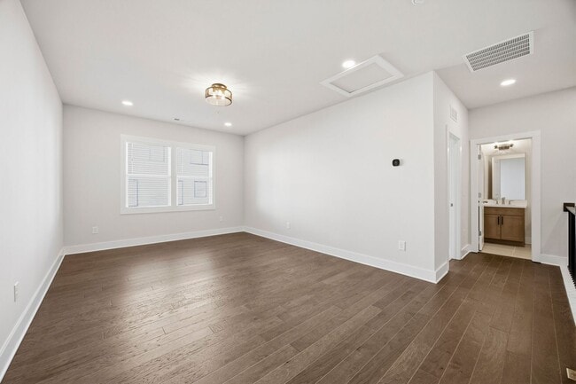 Photo - Walkable Lifetsyle in Westshore!