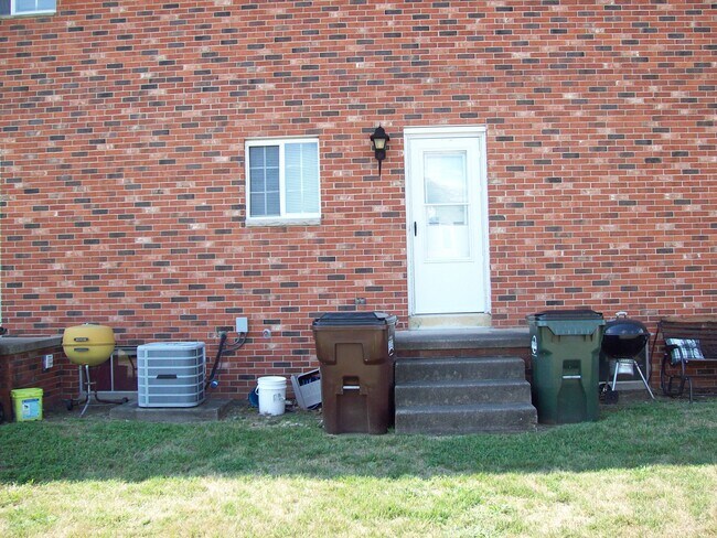 Photo - 101 Colonial Square