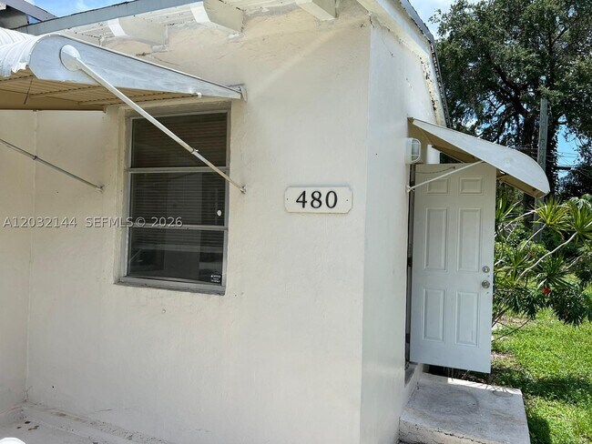 Building Photo - 480 NE 162nd St Unit 480