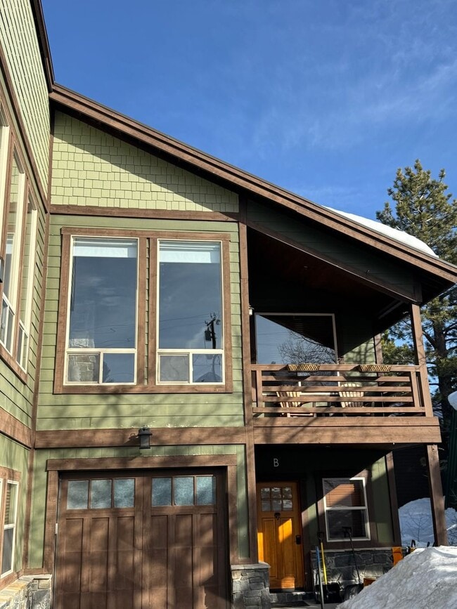 Building Photo - Fully Furnished Mountain Home with Private Deck