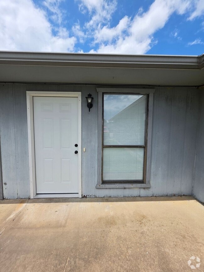 Building Photo - 1209 S Frankfort Ave Unit C Rental