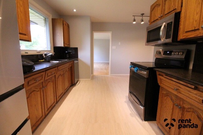 Photo - 414 Pineview Bay