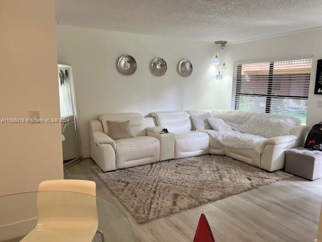 Photo - 6735 W 26th Dr Unidad 12-5 Rental