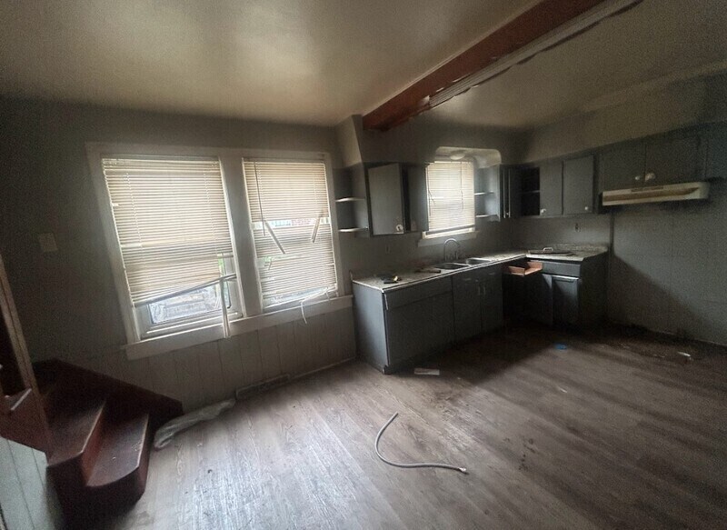 Photo - 7007 Myron Ave