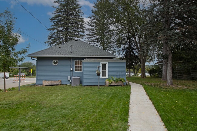 Photo - 415 Riverside Ave N