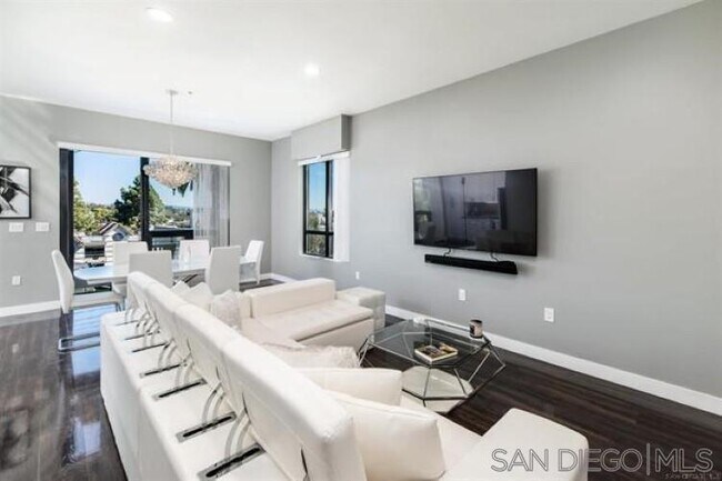 Photo - 889 Date St Unidad 348