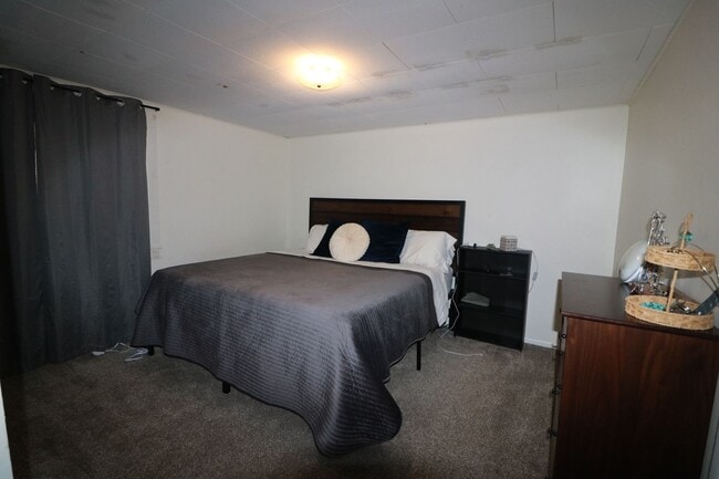 Photo - Amazing 4 bedroom 2 bathroom home located ...