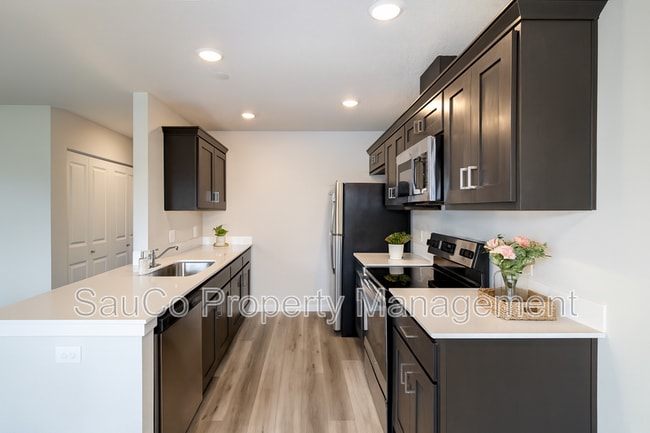 Photo - 2564 Hawthorne St