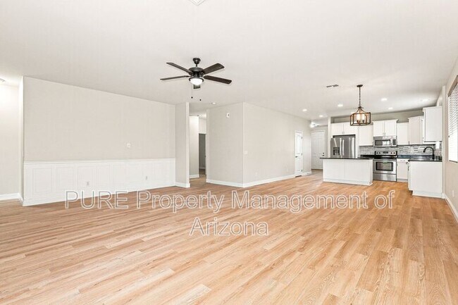 1711 W Paisley Dr