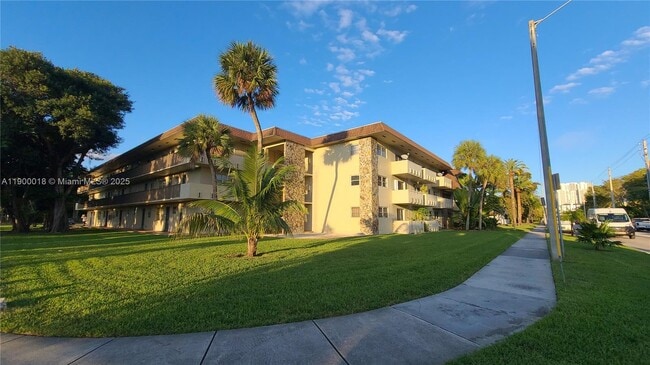 Building Photo - 7505 SW 82nd St Unit 218