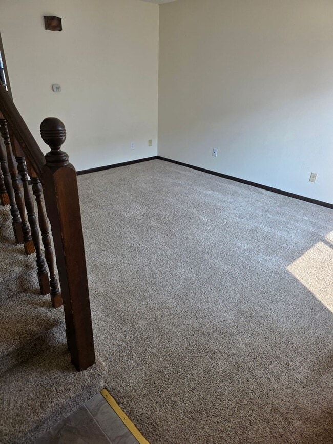 Building Photo - 509 Elm Ave Unit 7