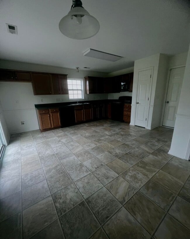 Photo - 3 bedroom Greensboro Rental with Attached Garage