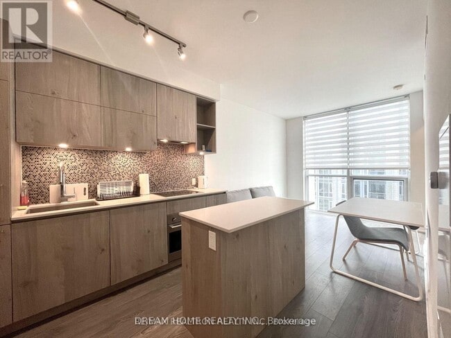 Photo - 1 Yorkville Ave Unit 3003