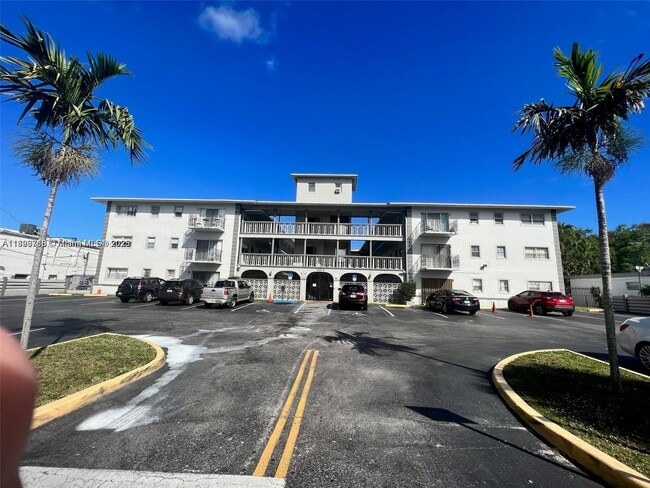 Building Photo - 16215 NE 18th Ct Unit 212