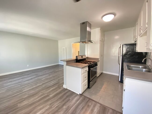 Photo - 3723 Mentone Ave