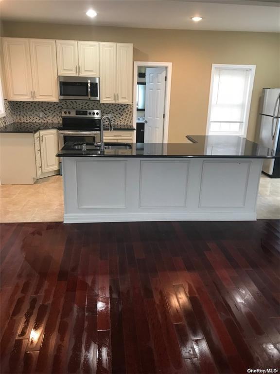 Photo - 175 Richmond Blvd